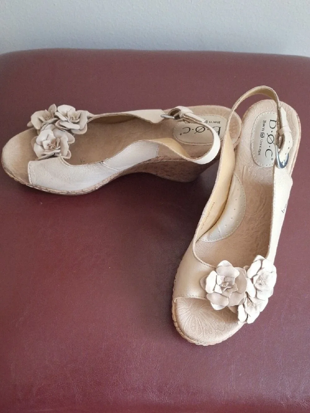 b.o.c. Beige Floral Slingback Wedge Sandals - Like NEW